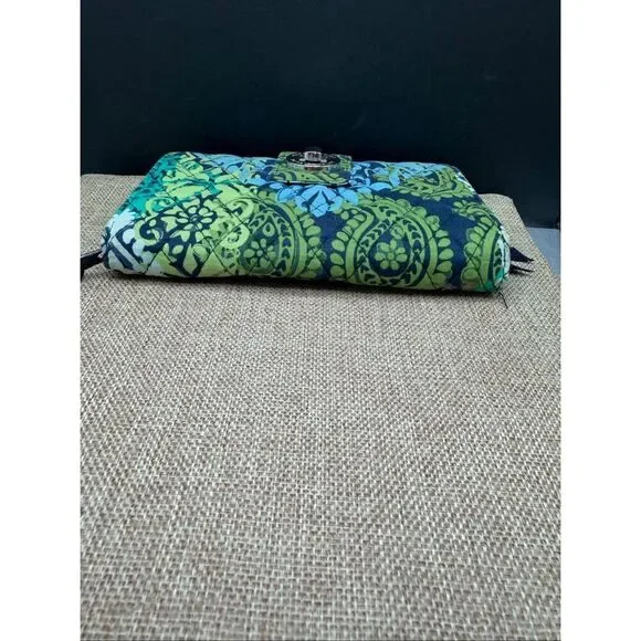 Vera Bradley Turn Key and Zip around Wallet Caribbean Sea Design - Picture 4 of 9